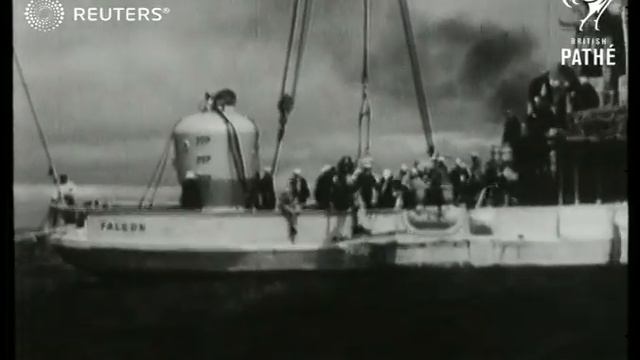 Diving Bell Rescues Crew From Sunken American Submarine 