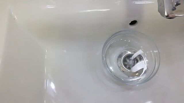 Заговорить воду от морщин. #красота #от_морщин