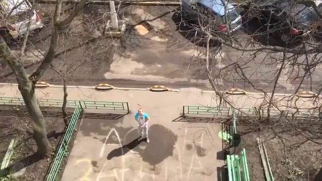 Залетел на квадрокоптере в окно смотреть онлайн