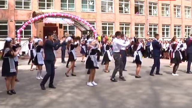 Последний звонок-2018, флешмоб, вальс Аскизский лицей, 11 класс 24.05.2018 смотреть онлайн