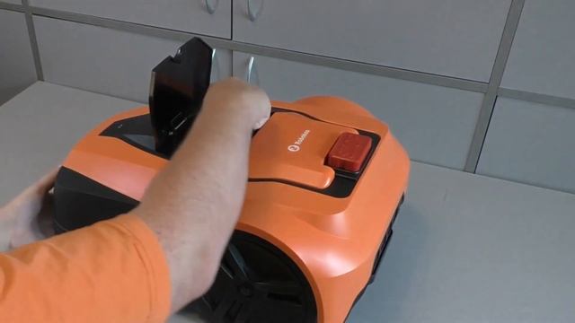 Роботы газонокосилки Robokos RM 2500i / 1400i. Обзор Алексея Надёжина, опубликованный на iXBT Live смотреть онлайн