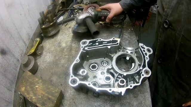 Сварка корпуса двигателя мотоцикла, восстановление резьбы сливной пробки. смотреть онлайн