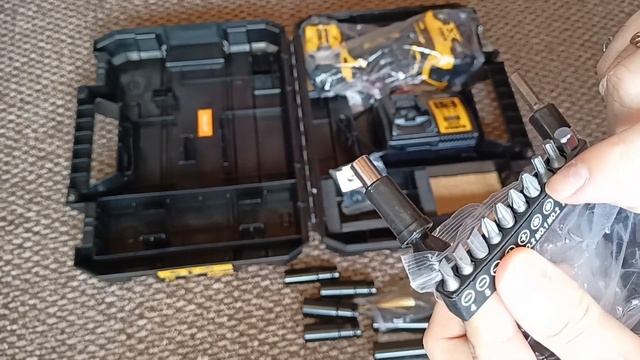 Посилка з Китаю DeWalt CHINA, перше замовлення деволт DCF922 гайковерт Dcf921