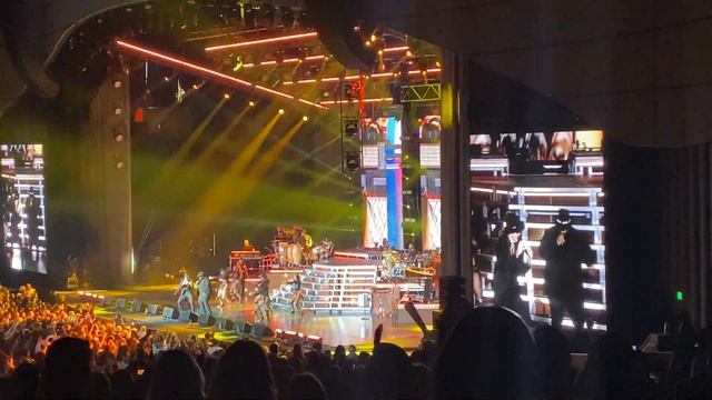 Pitbull performs Get Ready live at Zappos Theater, Las Vegas, 2021.09.18 смотреть онлайн