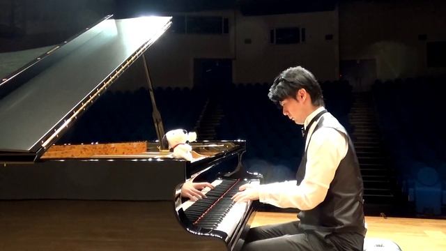 Tchaikovsky : Waltz of the Flowers (piano transcription by Taneyev) played by Kotaro Fukuma смотреть онлайн