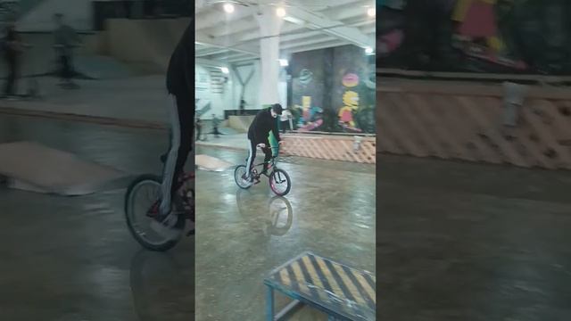 #bmx #mtb #street #зима #лёд #barspin #drop #park #stunt #grind смотреть онлайн