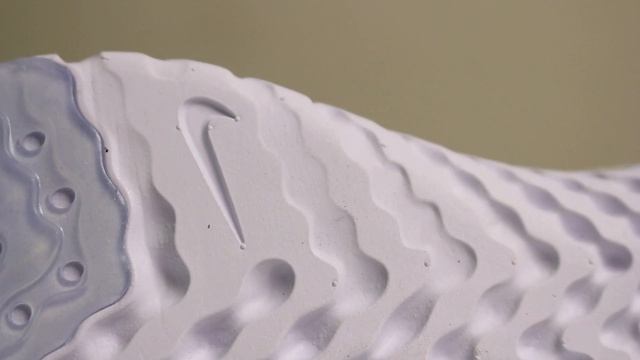 Mystery Unboxing: Epic React Flyknit "White Fusion" [Sneaker Unboxing] смотреть онлайн