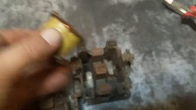Серебро в магнитном пускателе. Разбираю советский ПМЕ-211 смотреть онлайн