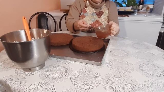 Новый год!Уже 7 часов СДЕЛАЛА ТОРТЫ, НАЧАЛА САЛАТЫ! смотреть онлайн