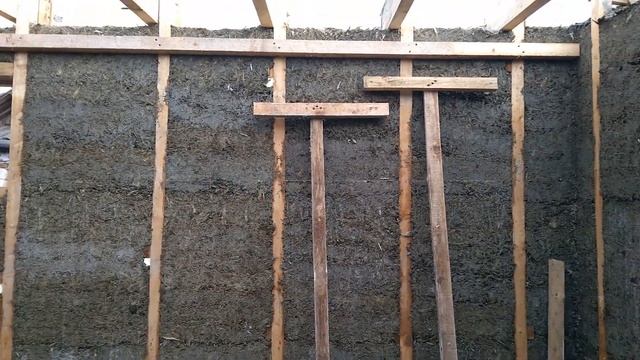 С арболитом закончил !!! Подшиваю потолок и утепляю стружкой. смотреть онлайн