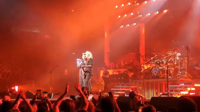 Bicycle Race + Fat Bottomed Girls Queen & Adam Lambert Live @ Tampere Nokia Arena 25.7.22 смотреть онлайн