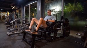 Как накачать ягодицы в тренажере Ягодичный мост!