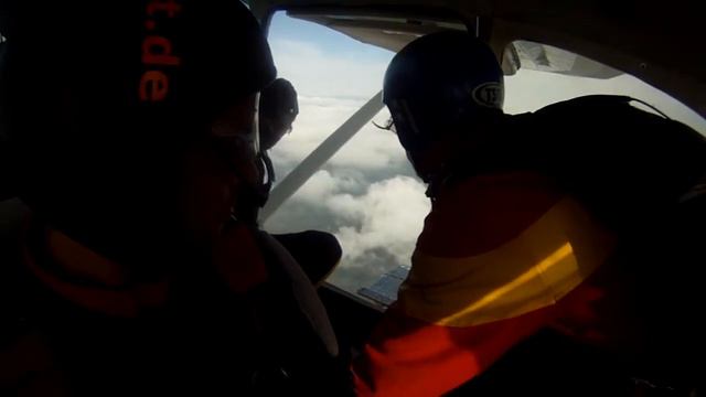 Как выпрыгнуть из летящего самолёта и остаться живым? смотреть онлайн