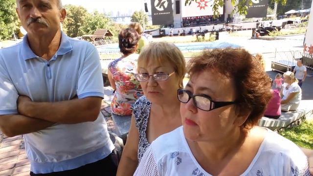 ВЫСТАВКА ЦВЕТОВ . ПРОГУЛКА С МОЛОДОЖЕНАМИ . смотреть онлайн