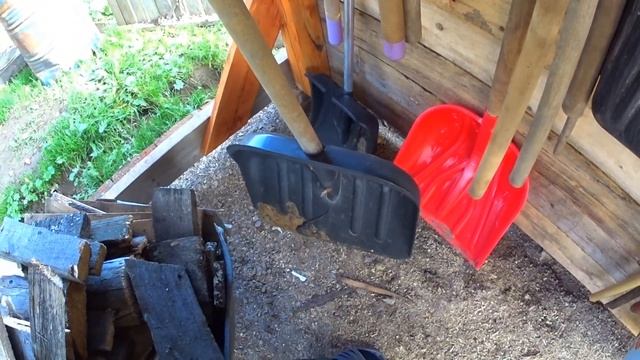 КАК МЫ ХРАНИМ САДОВЫЙ ИНВЕНТАРЬ//ВЕШАЛКА ИЗ ОФИСНОГО СТУЛА//Деревенские будни смотреть онлайн