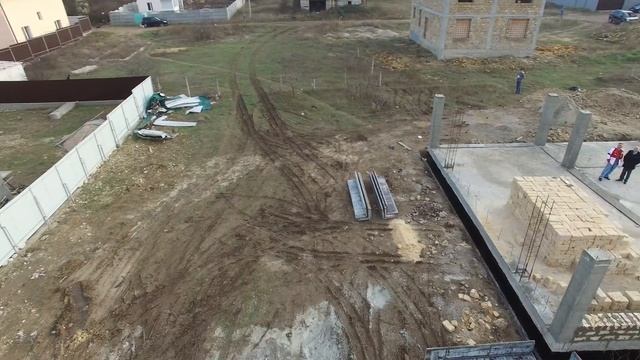 Фундамент готов, возведение стен здания смотреть онлайн