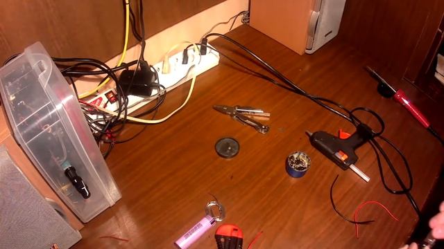 Зарядка для li-ion аккумуляторов! Самая бюджетная версия!!! смотреть онлайн