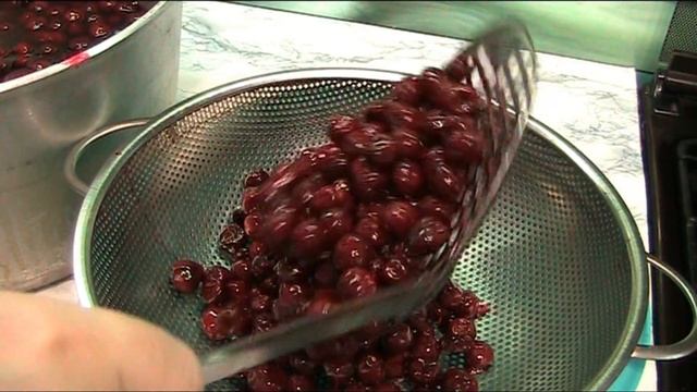 Вяленая вишня , а бонусом вкуснейший сироп .