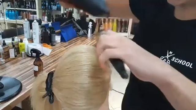 Накрутка волос на брашинг: нюансы практического выполнения от HDschool смотреть онлайн