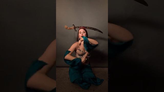 Танец живота с саблей Belly dance with sword الرقص الشرقي смотреть онлайн