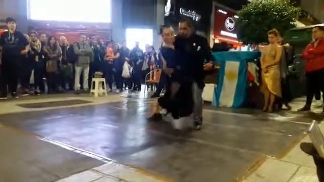 Guillermina&Carliño - Bomboncito - Florida Lavalle Tango, Buenos Aires, 7-2018 смотреть онлайн