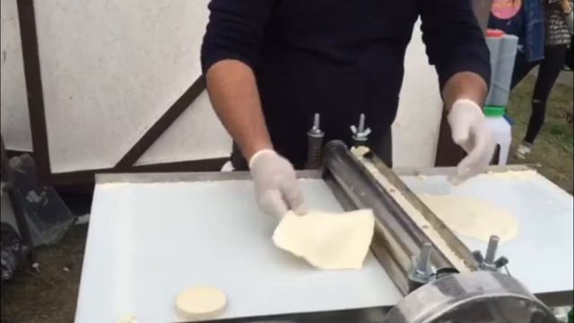 НОВИНКА! Тестораскаточная машина смотреть онлайн