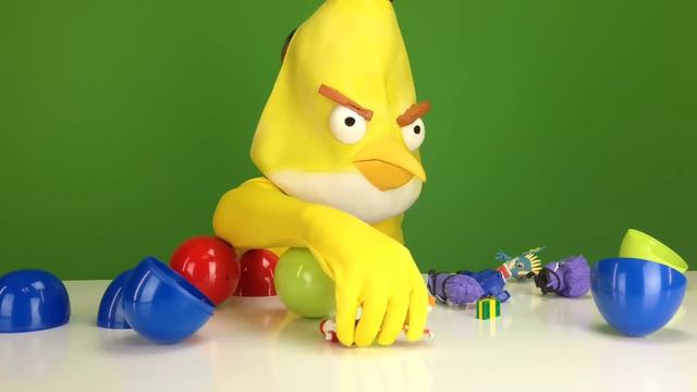 Angry Birds Chuck Opens up Surprise Eggs! | CrazyChili смотреть онлайн