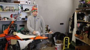 ПЕРЕШИВАЕМ ШКУРКУ И ЗАНИЖАЕМ СИДЕНИЕ НА ЭНДУРО МОТОЦИКЛЕ KTM TBI 2024