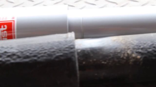 DIY How to change the rear shocks on a Hyundai Elantra KYB (Leftside) смотреть онлайн