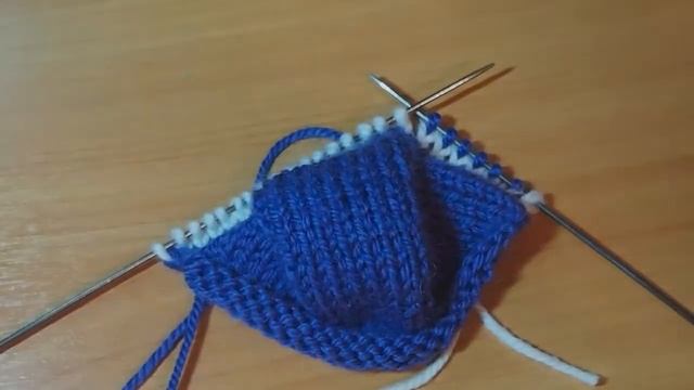 Вязаные тапочки спицами, без швов  .