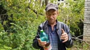 Толя бомж пьёт самогонку