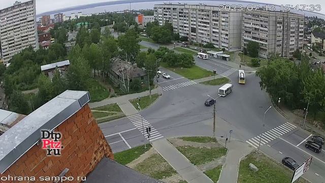 На Кукковке в лобовую столкнулись автобус и легковой автомобиль