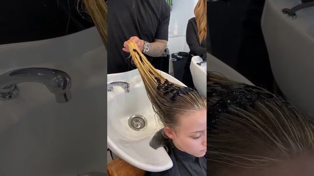 тонировка волос очень важный момент, но и подготовка к тонировке тоже #контуринг#shatush#airtouch смотреть онлайн
