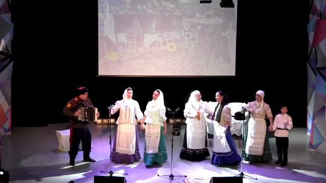 Народный самодеятельный коллектив ансамбль казачьей песни "Отрада". "У ворот..." смотреть онлайн