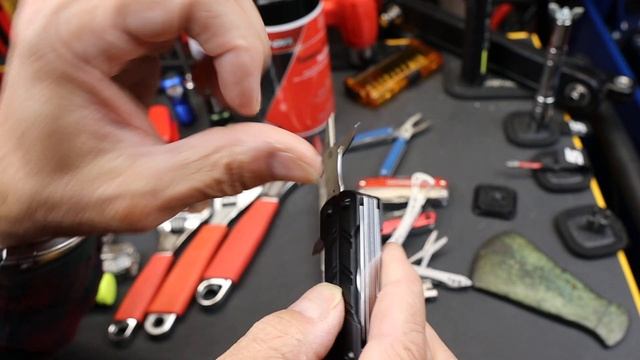 Squirt Vacuum? Olight Otacle P1 Mini Multitool is a solid choice in the small EDC handy space. смотреть онлайн