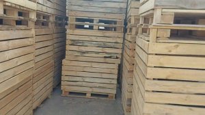 Обработка коробов (тары) серой на улице. Тreatment of boxes (containers) with sulfur on the street.