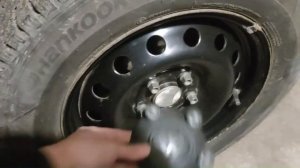 Нужны ли колпаки на колесах  Как правильно закручивать болты на колесах .
