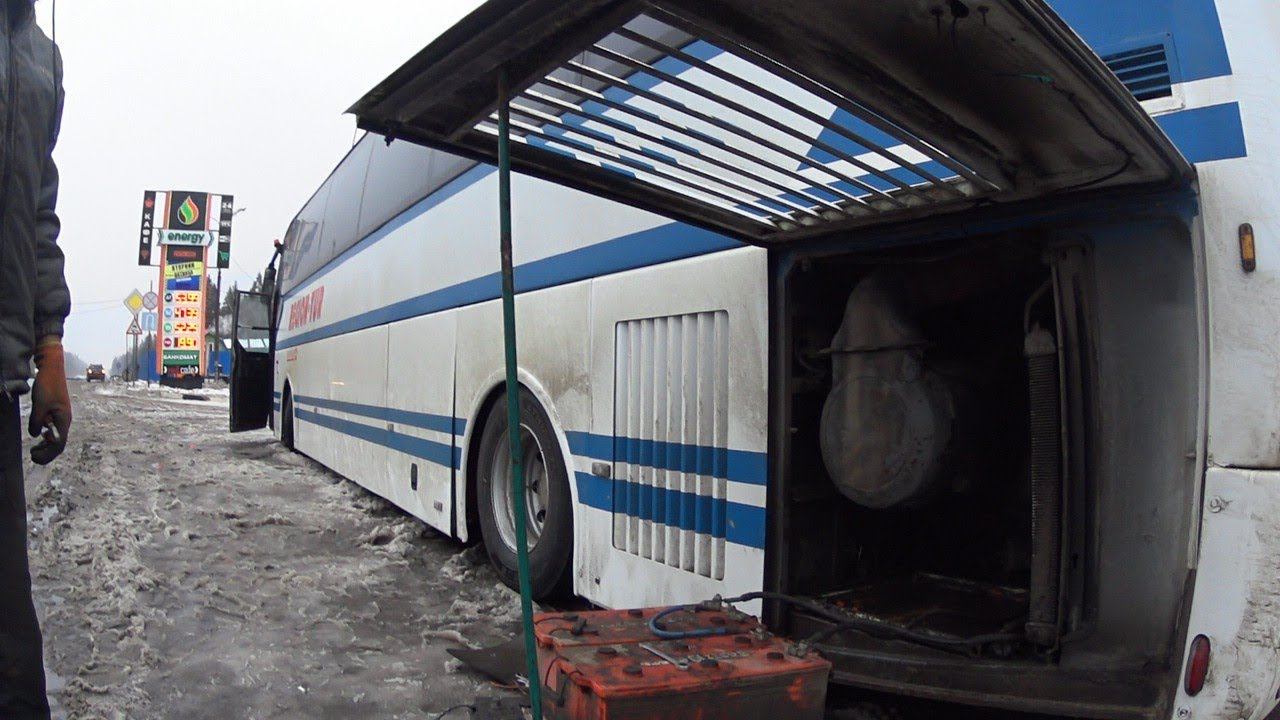 Своих не бросаем Навёл суеты на "Поклонке" Старичок KIA GRANBIRD на линии смотреть онлайн