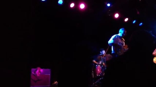 This Bitch Don't Fall Off смотреть онлайн