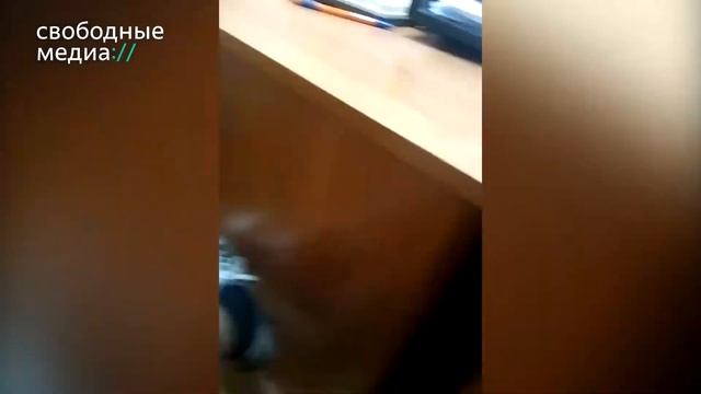 Полковник полиции Папанов запугивает несовершеннолетнего после акции «Он нам не царь» смотреть онлайн