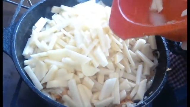 необыкновенно вкусная жареная картошка с луком и морковкой смотреть онлайн