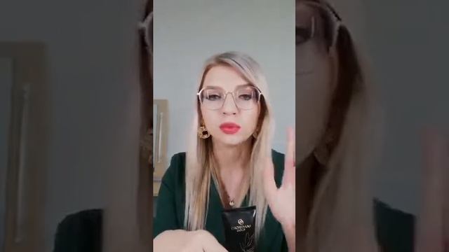 Матирующая пудровая тональная основа Giordani Gold Meatamorphosis смотреть онлайн