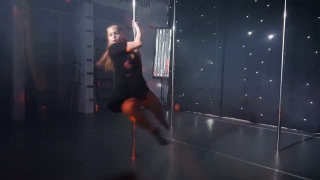 Даша HALLOWEEN 2016 studio "POLE SPORT" А. РУМЯНЦЕВО смотреть онлайн