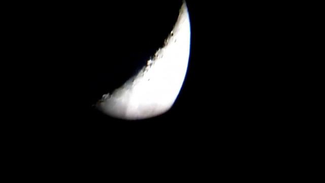 Луна в телескоп Celestron Astromaster 114EQ смотреть онлайн
