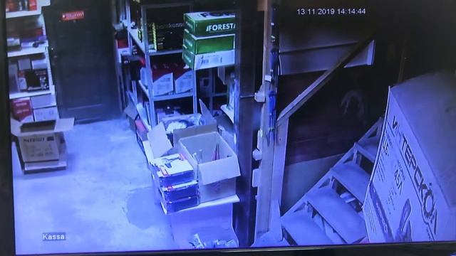 Упал с лестницы смотреть онлайн