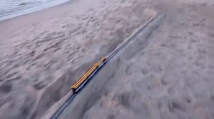 LEGO поезд 60197 едет вдоль Балтийского моря