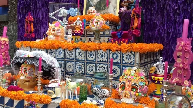 Shrine at Museo Frida Kahlo смотреть онлайн
