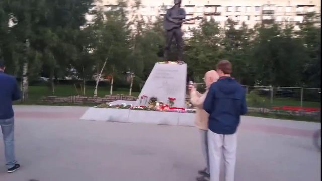 Памятник Виктору Цою в Петербурге, 17 августа смотреть онлайн