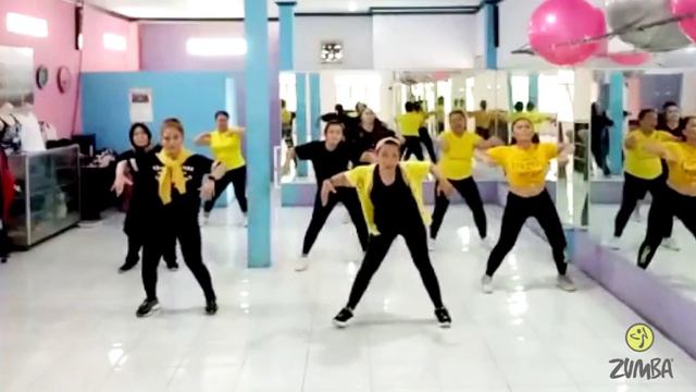 CAFE CON LECHE by Pitbull/zumba/dance/Ukie Bekasi city смотреть онлайн