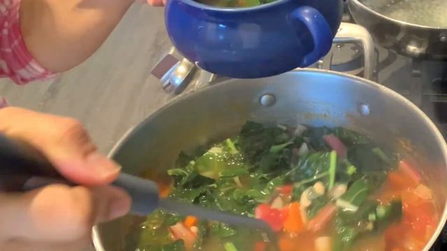 Tuscan Kale and Peppermint Chard in Tuscan Soup | Gardening and Cooking смотреть онлайн